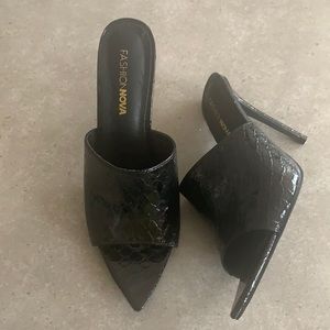 Fashionova size 9